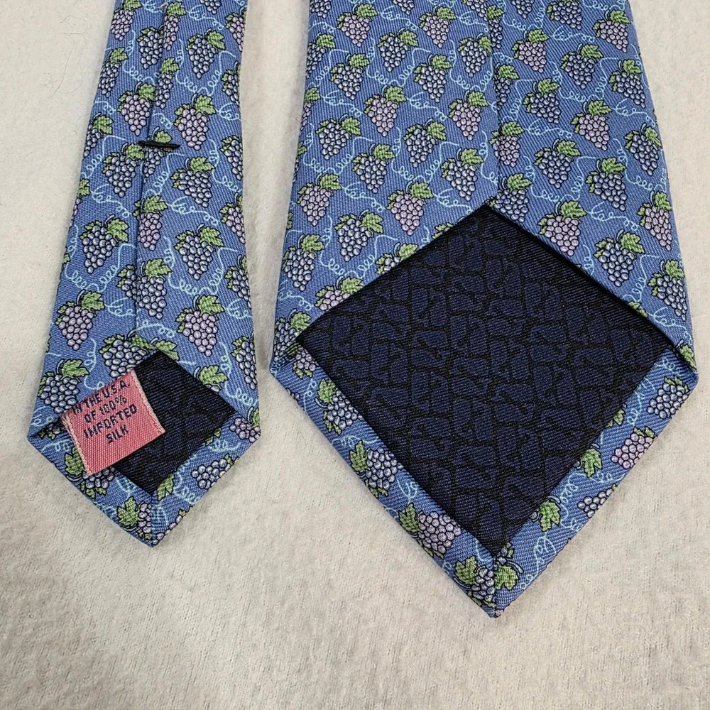 Vineyard Vines Mens Silk Tie Blue Grape Cluster Print Martha's Vineyard USA Made